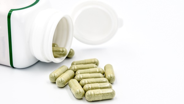 ビタミン　錠剤　サプリメント